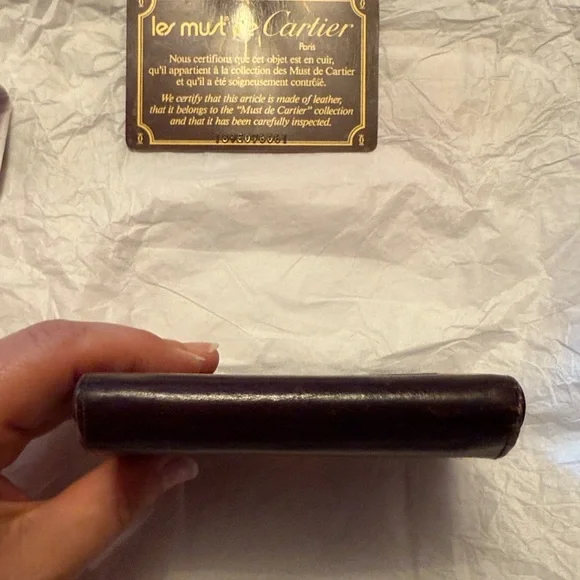 Pre-Loved Cartier Les Must Line burgundy Leather Wallet with KISS Lock Coin - Picture 12 of 16